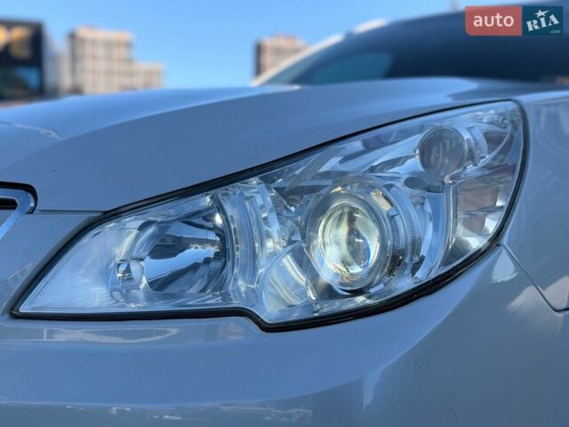Белый Субару Аутбек, объемом двигателя 2.5 л и пробегом 260 тыс. км за 9300 $, фото 17 на Automoto.ua