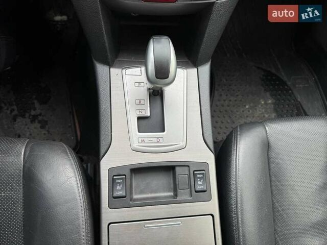 Білий Субару Аутбек, об'ємом двигуна 2.46 л та пробігом 305 тис. км за 9990 $, фото 24 на Automoto.ua