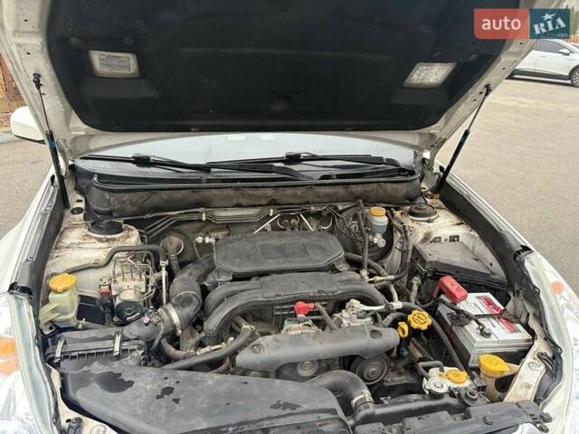 Белый Субару Аутбек, объемом двигателя 2.46 л и пробегом 312 тыс. км за 10000 $, фото 23 на Automoto.ua