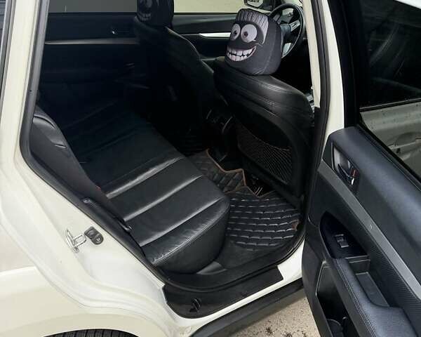 Белый Субару Аутбек, объемом двигателя 2.5 л и пробегом 304 тыс. км за 9700 $, фото 8 на Automoto.ua