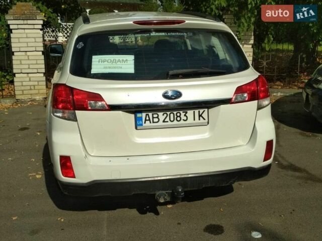 Белый Субару Аутбек, объемом двигателя 2.46 л и пробегом 189 тыс. км за 8500 $, фото 2 на Automoto.ua
