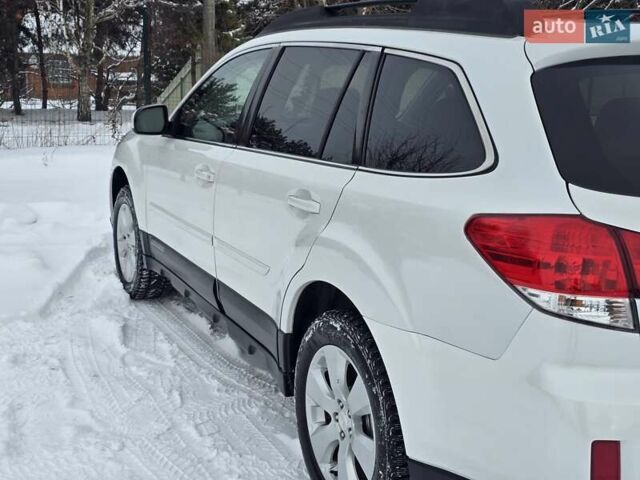 Білий Субару Аутбек, об'ємом двигуна 2.46 л та пробігом 189 тис. км за 8999 $, фото 20 на Automoto.ua
