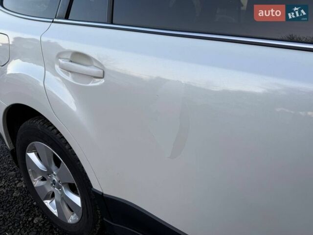 Білий Субару Аутбек, об'ємом двигуна 2.46 л та пробігом 320 тис. км за 9300 $, фото 22 на Automoto.ua