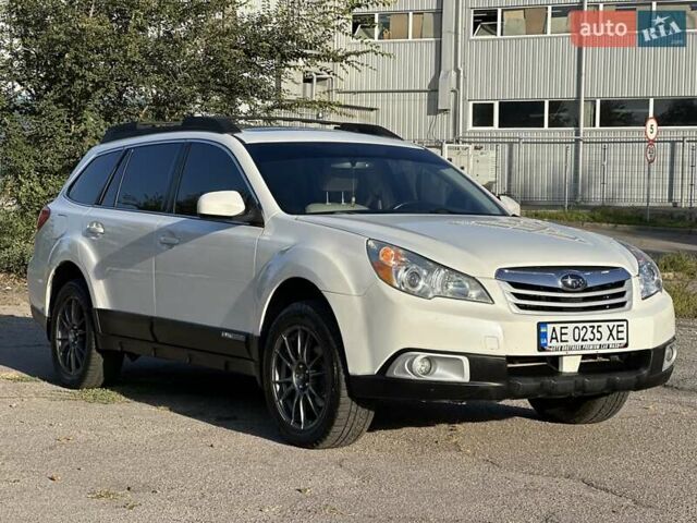Білий Субару Аутбек, об'ємом двигуна 2.46 л та пробігом 236 тис. км за 9999 $, фото 4 на Automoto.ua
