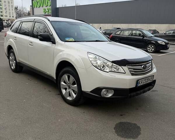 Белый Субару Аутбек, объемом двигателя 2.5 л и пробегом 304 тыс. км за 9700 $, фото 6 на Automoto.ua