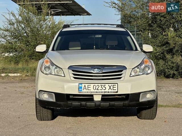 Білий Субару Аутбек, об'ємом двигуна 2.46 л та пробігом 236 тис. км за 9999 $, фото 2 на Automoto.ua