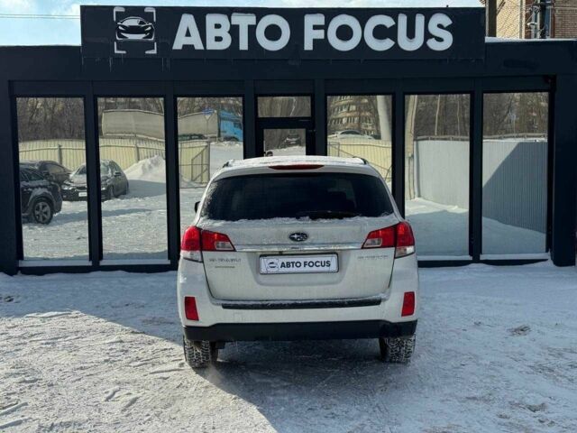 Белый Субару Аутбек, объемом двигателя 2.5 л и пробегом 305 тыс. км за 9990 $, фото 6 на Automoto.ua