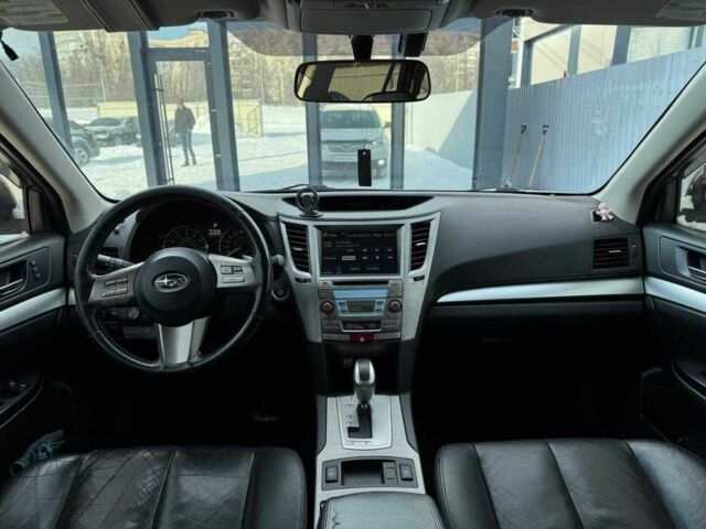 Белый Субару Аутбек, объемом двигателя 2.5 л и пробегом 305 тыс. км за 9990 $, фото 12 на Automoto.ua