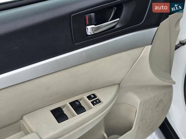 Білий Субару Аутбек, об'ємом двигуна 2.46 л та пробігом 189 тис. км за 8999 $, фото 32 на Automoto.ua