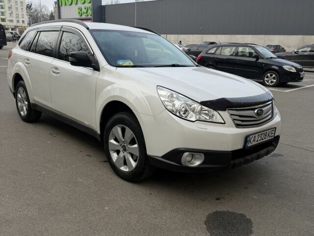 Белый Субару Аутбек, объемом двигателя 2.5 л и пробегом 304 тыс. км за 9700 $, фото 7 на Automoto.ua