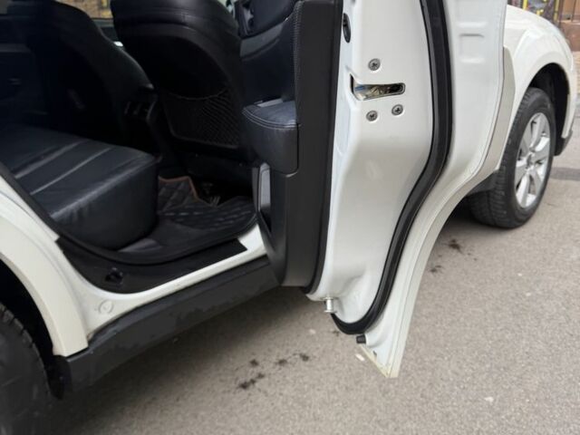 Белый Субару Аутбек, объемом двигателя 2.5 л и пробегом 304 тыс. км за 9700 $, фото 10 на Automoto.ua