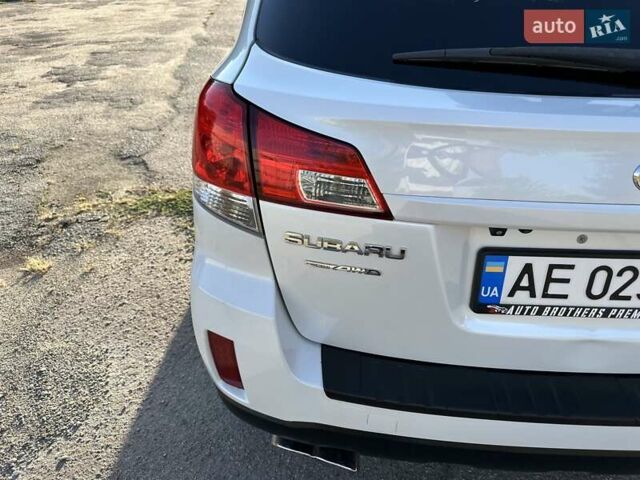 Білий Субару Аутбек, об'ємом двигуна 2.46 л та пробігом 236 тис. км за 9999 $, фото 9 на Automoto.ua