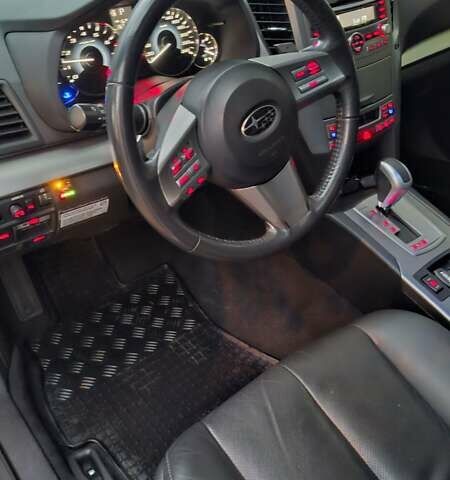 Белый Субару Аутбек, объемом двигателя 2.46 л и пробегом 166 тыс. км за 10500 $, фото 7 на Automoto.ua