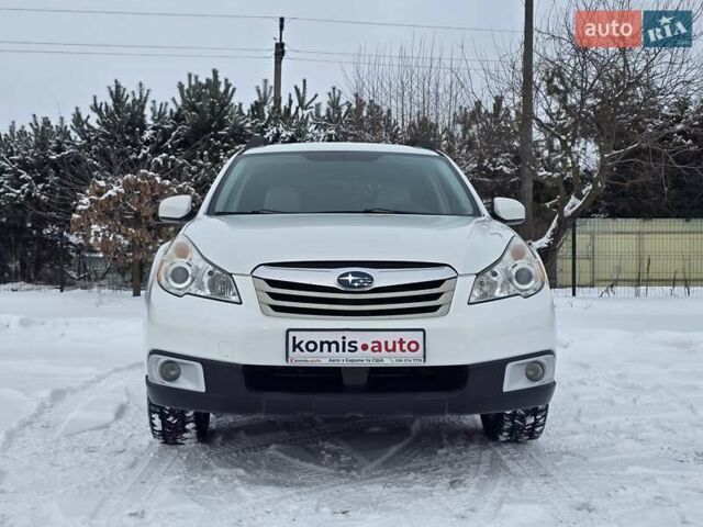 Білий Субару Аутбек, об'ємом двигуна 2.46 л та пробігом 189 тис. км за 8999 $, фото 2 на Automoto.ua