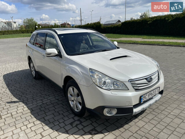 Білий Субару Аутбек, об'ємом двигуна 1.99 л та пробігом 268 тис. км за 9500 $, фото 6 на Automoto.ua