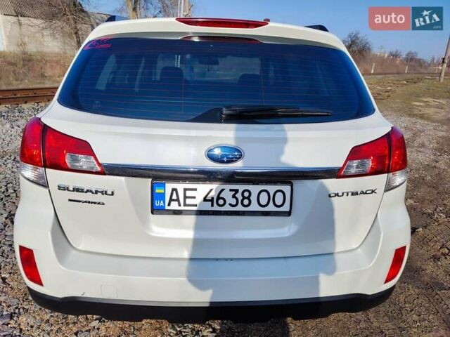 Белый Субару Аутбек, объемом двигателя 2.46 л и пробегом 250 тыс. км за 10000 $, фото 10 на Automoto.ua