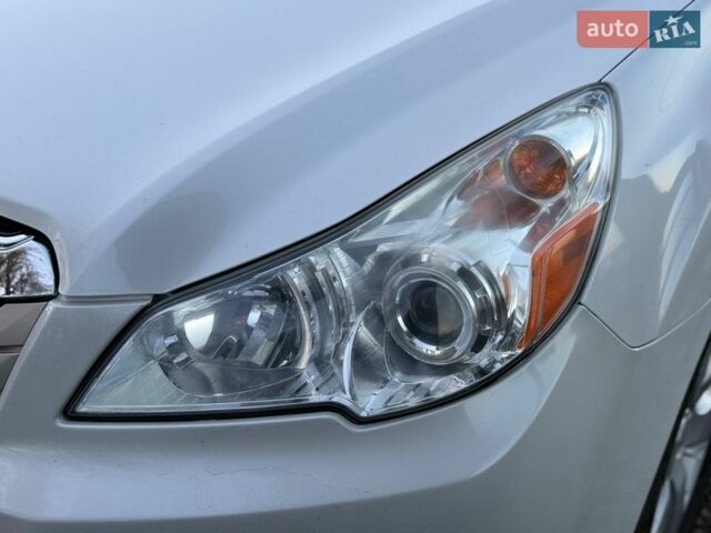 Білий Субару Аутбек, об'ємом двигуна 2.46 л та пробігом 320 тис. км за 9300 $, фото 19 на Automoto.ua