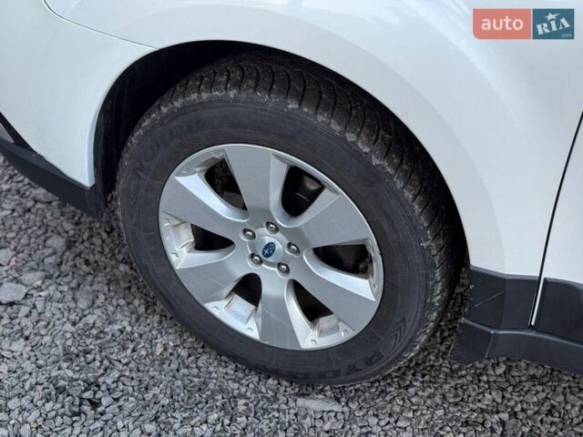 Білий Субару Аутбек, об'ємом двигуна 2.46 л та пробігом 320 тис. км за 9300 $, фото 21 на Automoto.ua