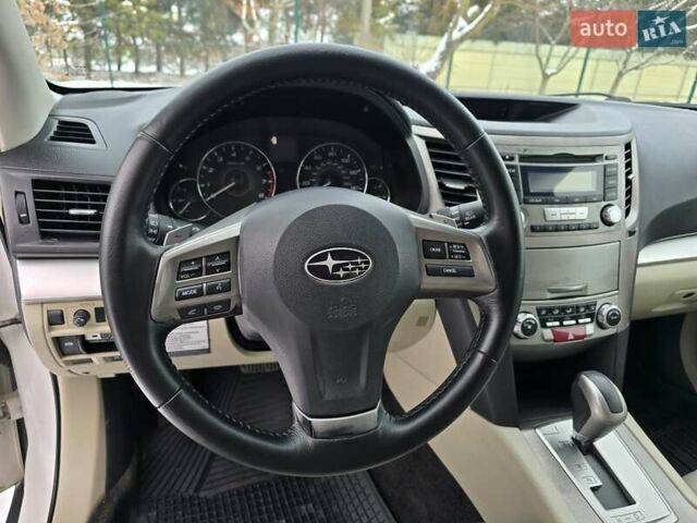 Білий Субару Аутбек, об'ємом двигуна 2.46 л та пробігом 189 тис. км за 8999 $, фото 35 на Automoto.ua