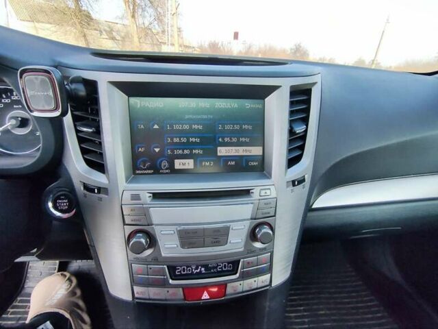 Белый Субару Аутбек, объемом двигателя 2.46 л и пробегом 250 тыс. км за 10000 $, фото 26 на Automoto.ua