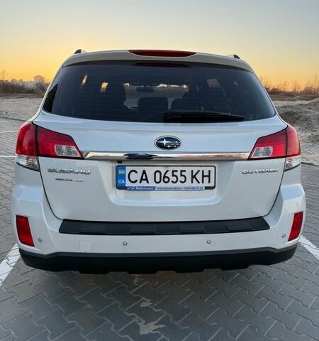 Белый Субару Аутбек, объемом двигателя 2.46 л и пробегом 200 тыс. км за 10000 $, фото 7 на Automoto.ua