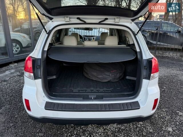 Білий Субару Аутбек, об'ємом двигуна 2.46 л та пробігом 320 тис. км за 9300 $, фото 39 на Automoto.ua