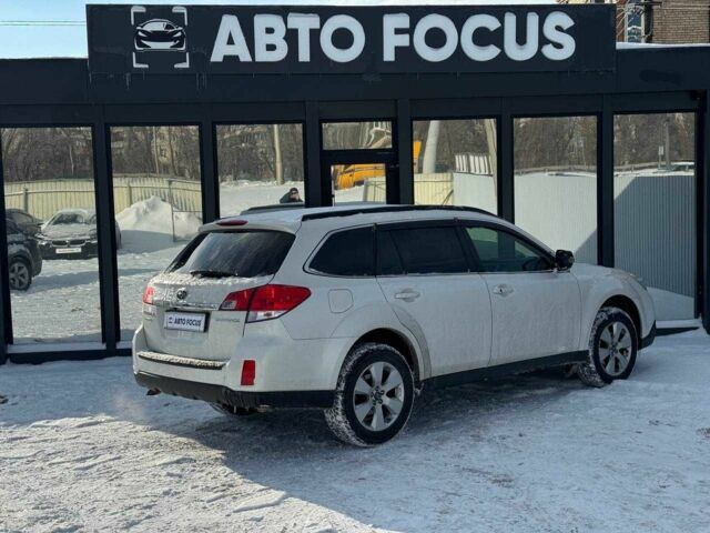 Белый Субару Аутбек, объемом двигателя 2.5 л и пробегом 305 тыс. км за 9990 $, фото 4 на Automoto.ua