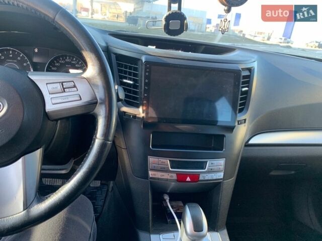 Білий Субару Аутбек, об'ємом двигуна 2.46 л та пробігом 293 тис. км за 9300 $, фото 8 на Automoto.ua