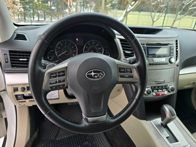 Білий Субару Аутбек, об'ємом двигуна 2.46 л та пробігом 189 тис. км за 8999 $, фото 15 на Automoto.ua