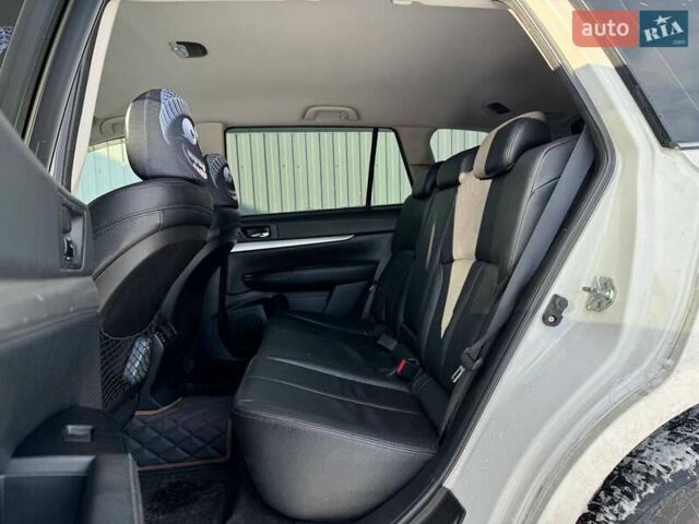 Білий Субару Аутбек, об'ємом двигуна 2.46 л та пробігом 305 тис. км за 9990 $, фото 9 на Automoto.ua