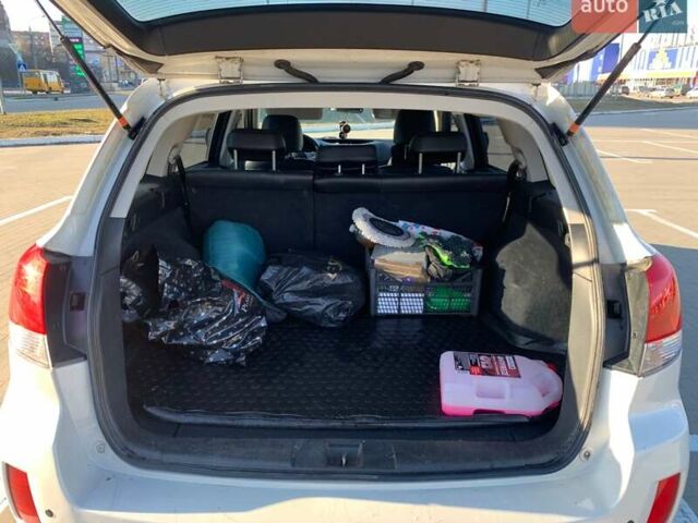 Білий Субару Аутбек, об'ємом двигуна 2.46 л та пробігом 293 тис. км за 9300 $, фото 5 на Automoto.ua