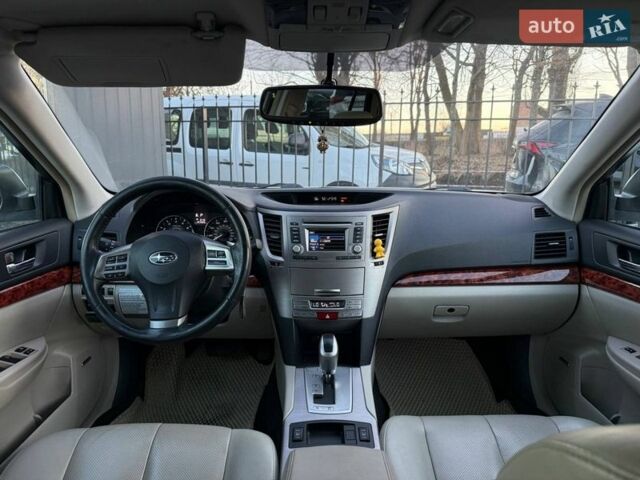 Білий Субару Аутбек, об'ємом двигуна 2.46 л та пробігом 320 тис. км за 9300 $, фото 29 на Automoto.ua