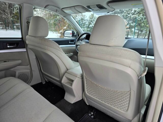 Білий Субару Аутбек, об'ємом двигуна 2.46 л та пробігом 189 тис. км за 8999 $, фото 13 на Automoto.ua