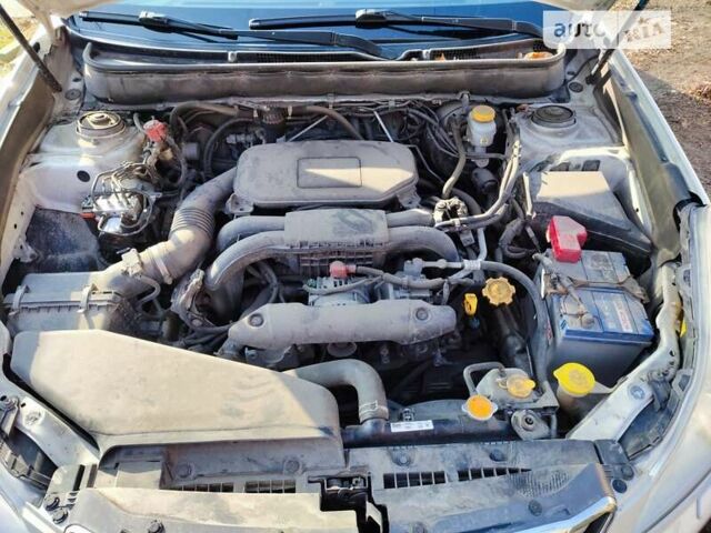 Белый Субару Аутбек, объемом двигателя 2.46 л и пробегом 250 тыс. км за 10000 $, фото 34 на Automoto.ua