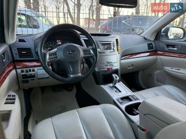 Білий Субару Аутбек, об'ємом двигуна 2.46 л та пробігом 320 тис. км за 9300 $, фото 3 на Automoto.ua