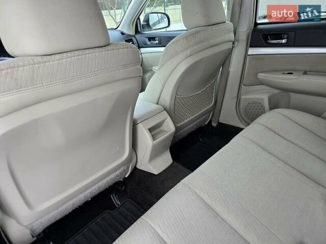 Білий Субару Аутбек, об'ємом двигуна 2.46 л та пробігом 189 тис. км за 8999 $, фото 29 на Automoto.ua