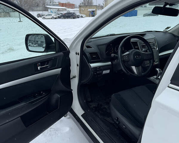 Білий Субару Аутбек, об'ємом двигуна 2.46 л та пробігом 210 тис. км за 8500 $, фото 11 на Automoto.ua