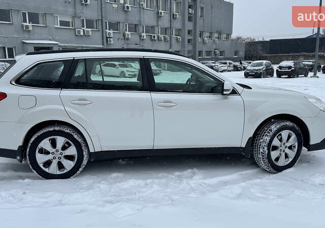 Білий Субару Аутбек, об'ємом двигуна 2.46 л та пробігом 210 тис. км за 8500 $, фото 6 на Automoto.ua