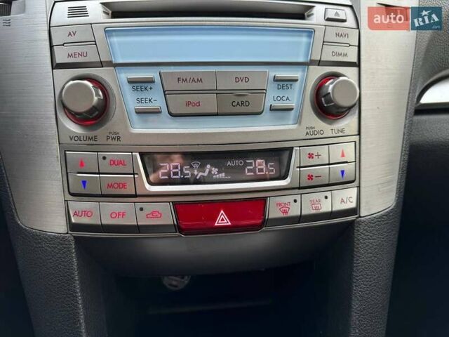 Білий Субару Аутбек, об'ємом двигуна 2.46 л та пробігом 305 тис. км за 9990 $, фото 25 на Automoto.ua