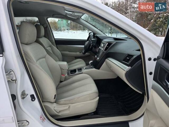 Білий Субару Аутбек, об'ємом двигуна 2.46 л та пробігом 189 тис. км за 8999 $, фото 45 на Automoto.ua