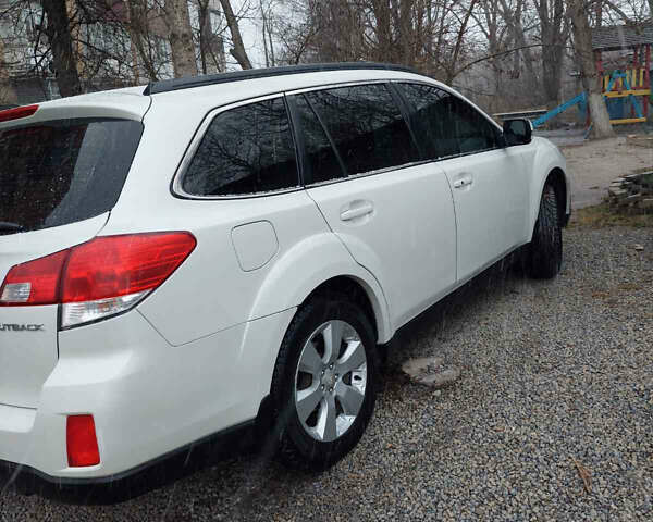 Білий Субару Аутбек, об'ємом двигуна 2.46 л та пробігом 320 тис. км за 10500 $, фото 2 на Automoto.ua
