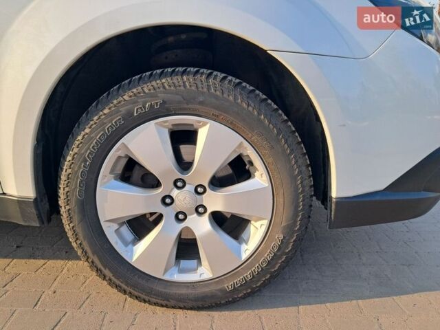 Белый Субару Аутбек, объемом двигателя 2.46 л и пробегом 257 тыс. км за 9900 $, фото 15 на Automoto.ua