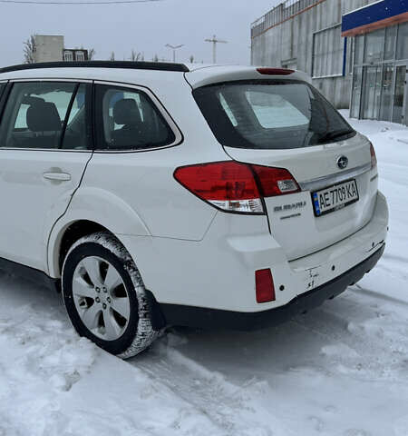 Білий Субару Аутбек, об'ємом двигуна 2.46 л та пробігом 210 тис. км за 8500 $, фото 3 на Automoto.ua