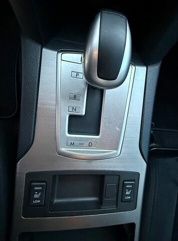 Белый Субару Аутбек, объемом двигателя 2.46 л и пробегом 200 тыс. км за 10000 $, фото 12 на Automoto.ua