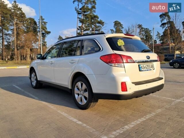 Белый Субару Аутбек, объемом двигателя 2.46 л и пробегом 257 тыс. км за 9900 $, фото 1 на Automoto.ua