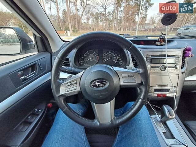 Белый Субару Аутбек, объемом двигателя 2.46 л и пробегом 257 тыс. км за 9900 $, фото 3 на Automoto.ua