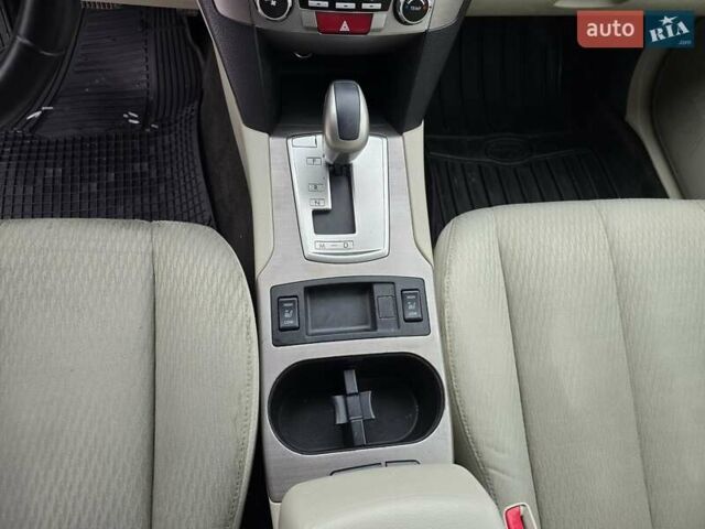 Білий Субару Аутбек, об'ємом двигуна 2.46 л та пробігом 189 тис. км за 8999 $, фото 40 на Automoto.ua