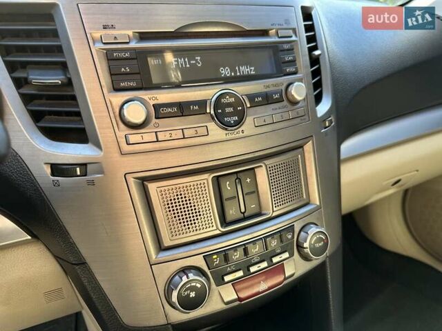 Білий Субару Аутбек, об'ємом двигуна 2.46 л та пробігом 236 тис. км за 9999 $, фото 19 на Automoto.ua