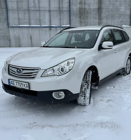Білий Субару Аутбек, об'ємом двигуна 2.46 л та пробігом 210 тис. км за 8500 $, фото 1 на Automoto.ua