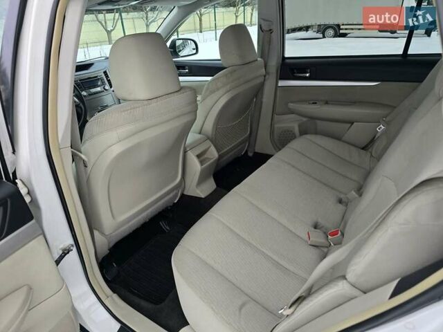 Білий Субару Аутбек, об'ємом двигуна 2.46 л та пробігом 189 тис. км за 8999 $, фото 28 на Automoto.ua
